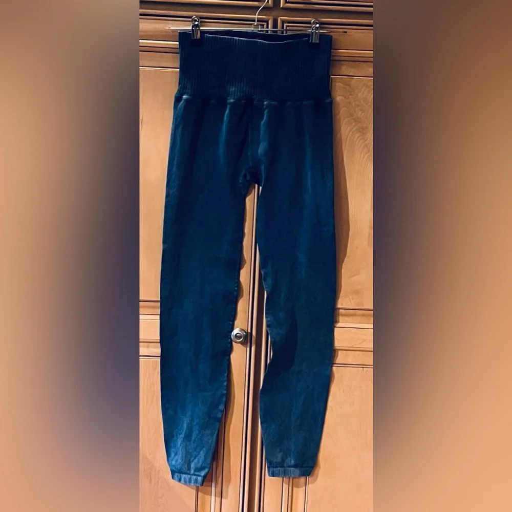 NWOT Free People Good Karma Legging